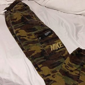 NIKE Green Camo Cargo Jogger Jeans Tapered Women's Sz Small
